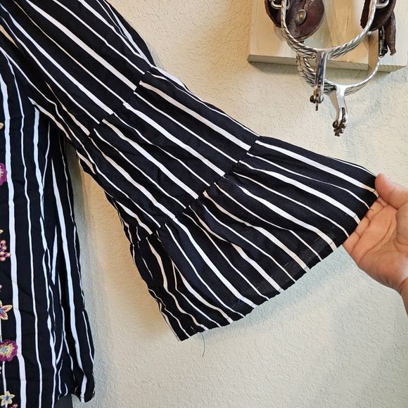 Savanna Jane Size Medium Black Striped Blouse Floral Embroidery Western... - Picture 4 of 6